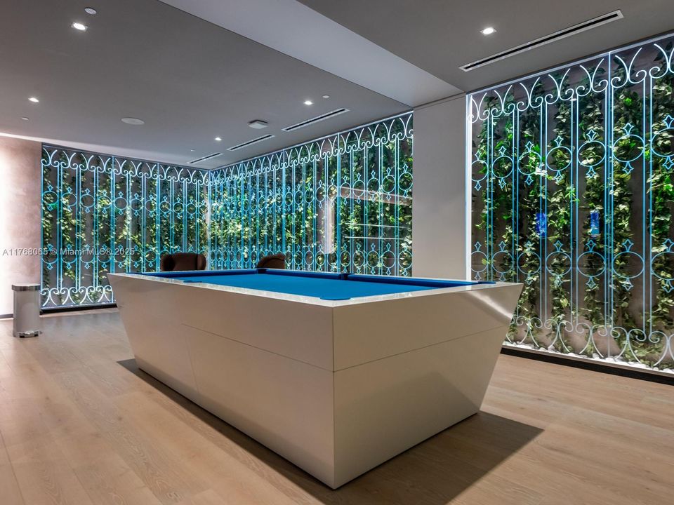 For Sale: $1,199,000 (1 beds, 2 baths, 1022 Square Feet)