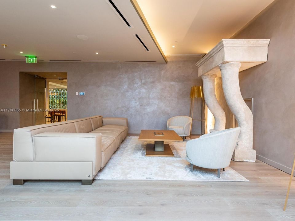 For Sale: $1,199,000 (1 beds, 2 baths, 1022 Square Feet)