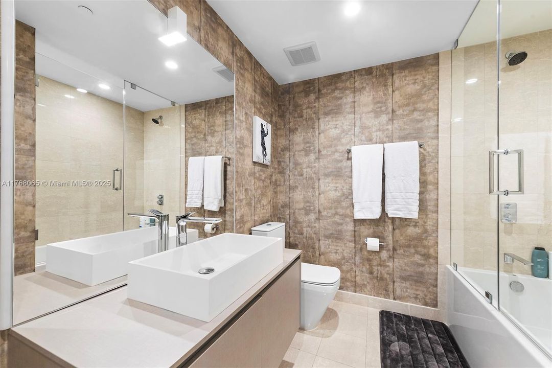 For Sale: $1,199,000 (1 beds, 2 baths, 1022 Square Feet)