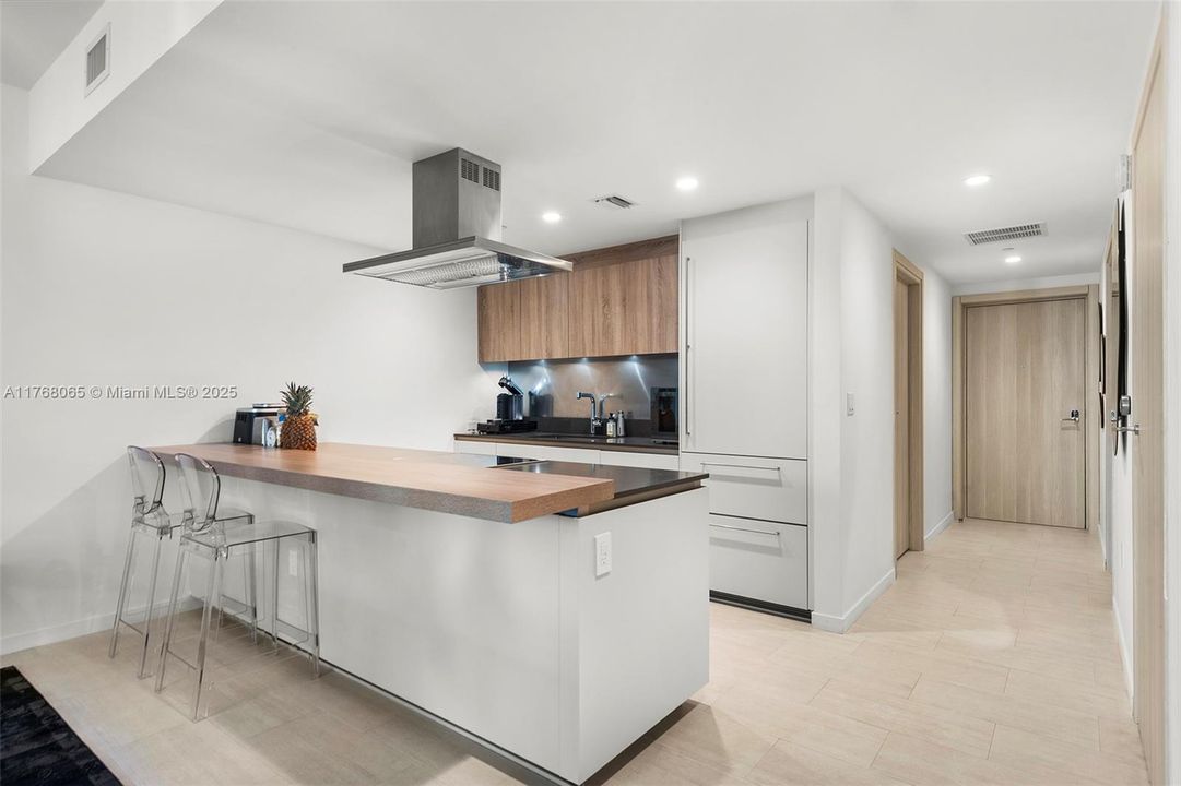 For Sale: $1,199,000 (1 beds, 2 baths, 1022 Square Feet)