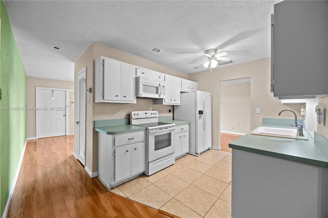 Recently Sold: $349,999 (2 beds, 2 baths, 1682 Square Feet)