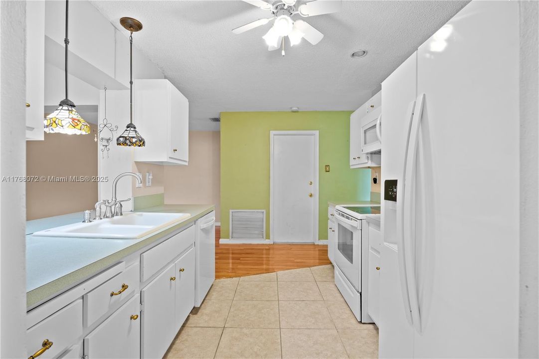 Recently Sold: $349,999 (2 beds, 2 baths, 1682 Square Feet)