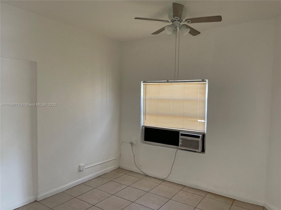 Recently Rented: $1,200 (1 beds, 1 baths, 2495 Square Feet)