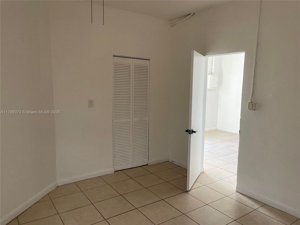 Recently Rented: $1,200 (1 beds, 1 baths, 2495 Square Feet)