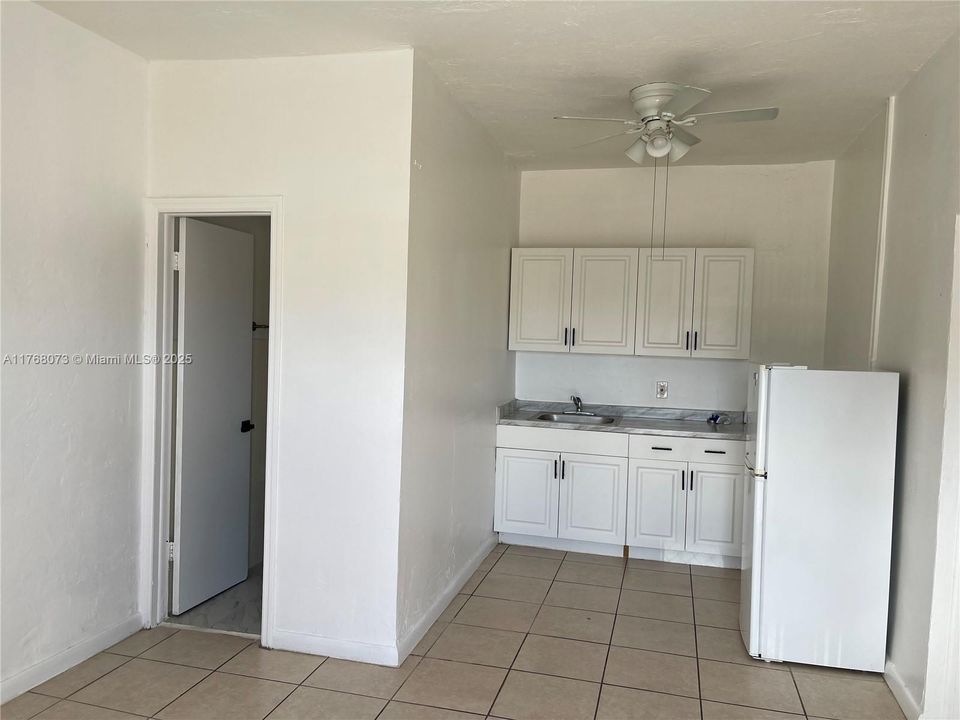 Recently Rented: $1,200 (1 beds, 1 baths, 2495 Square Feet)