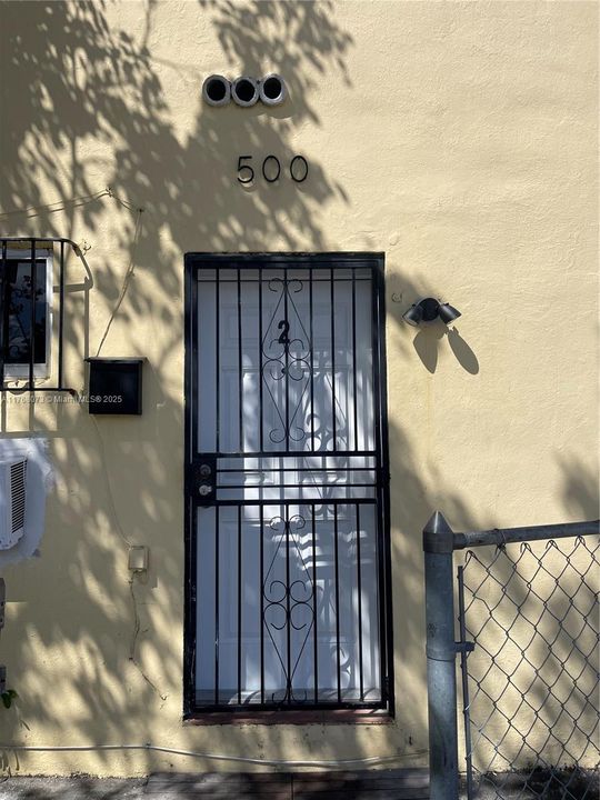 Recently Rented: $1,200 (1 beds, 1 baths, 2495 Square Feet)