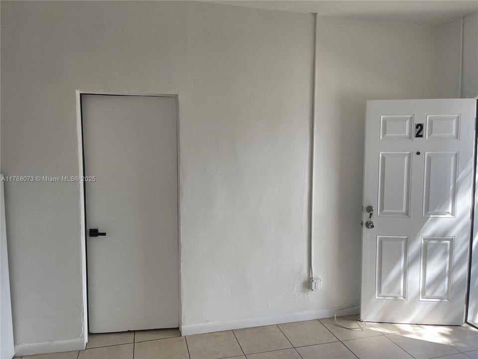 Recently Rented: $1,200 (1 beds, 1 baths, 2495 Square Feet)