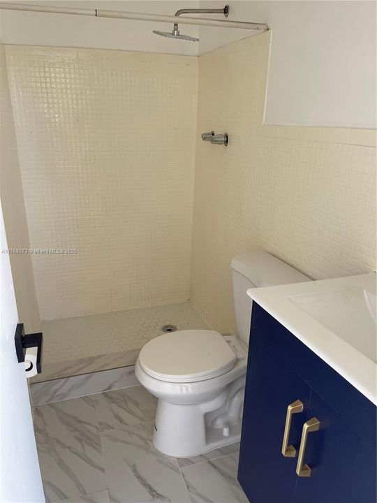 Recently Rented: $1,200 (1 beds, 1 baths, 2495 Square Feet)