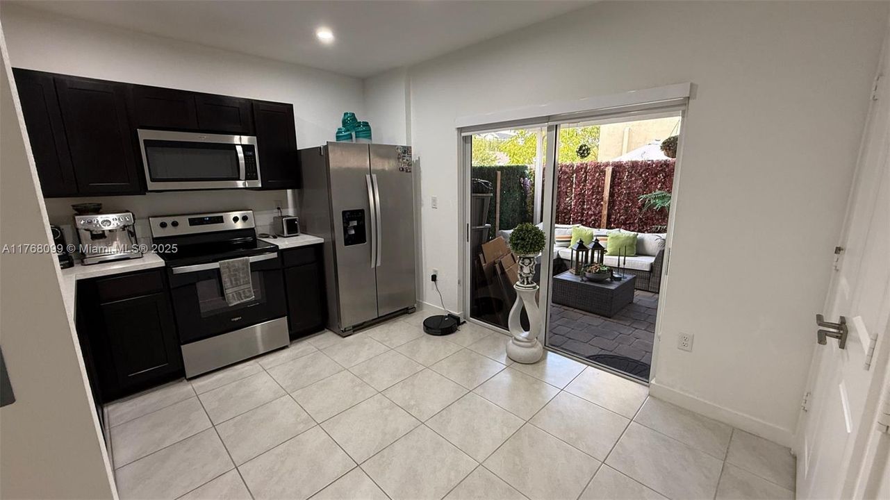 Recientemente alquilado: $2,350 (2 camas, 2 baños, 1208 Pies cuadrados)