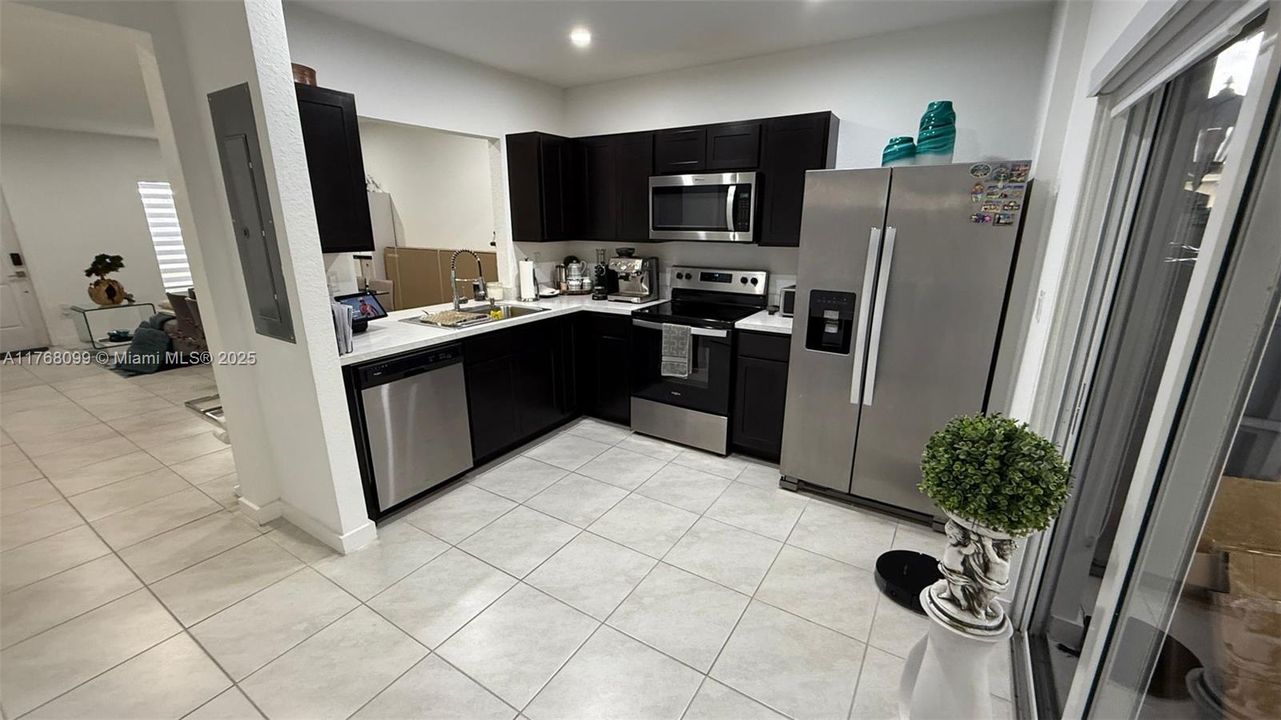 Recientemente alquilado: $2,350 (2 camas, 2 baños, 1208 Pies cuadrados)