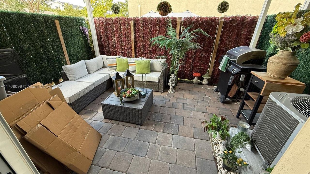 Recientemente alquilado: $2,350 (2 camas, 2 baños, 1208 Pies cuadrados)