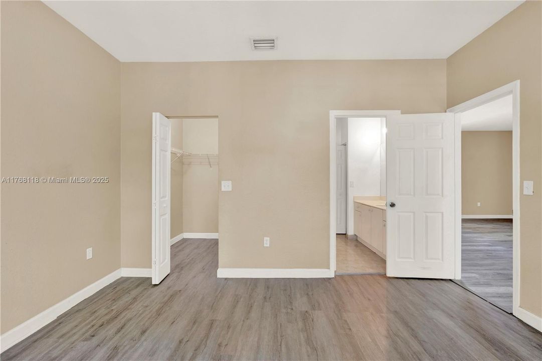 Recently Sold: $225,000 (2 beds, 2 baths, 1048 Square Feet)