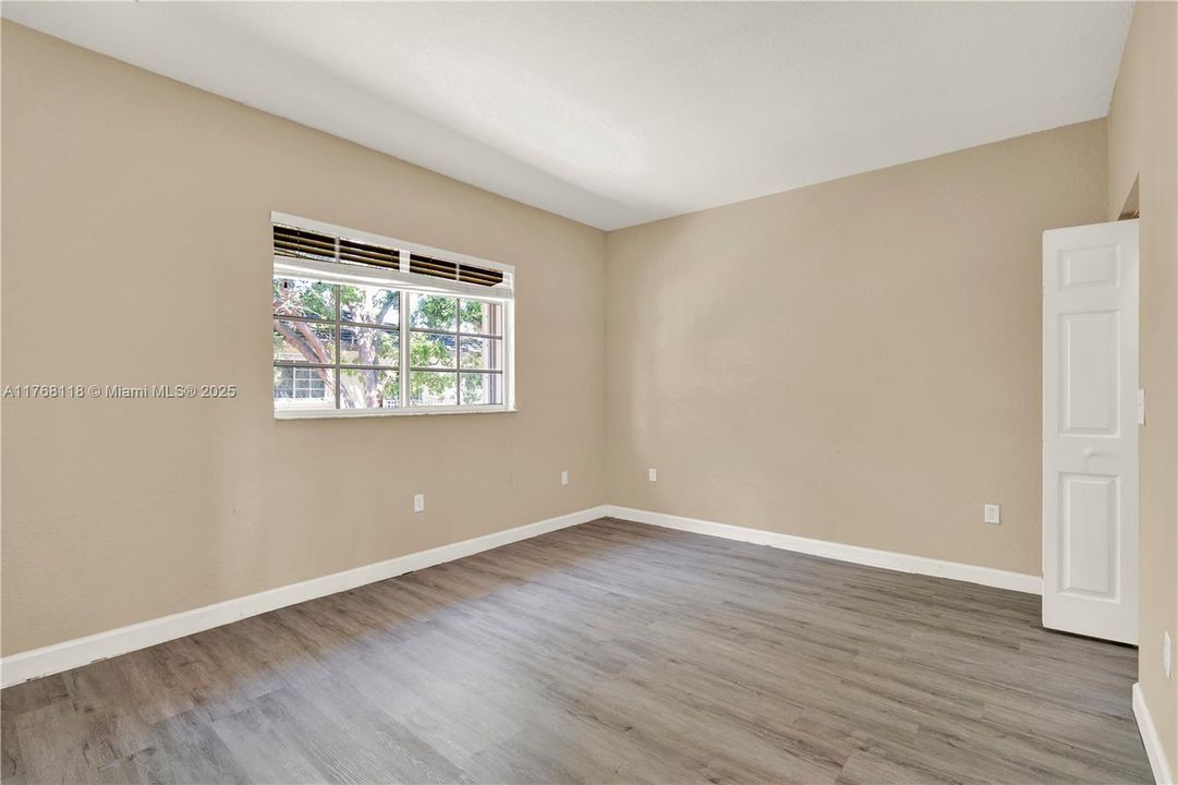 Recently Sold: $225,000 (2 beds, 2 baths, 1048 Square Feet)