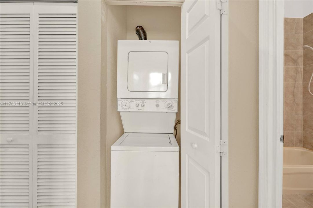 Recently Sold: $225,000 (2 beds, 2 baths, 1048 Square Feet)