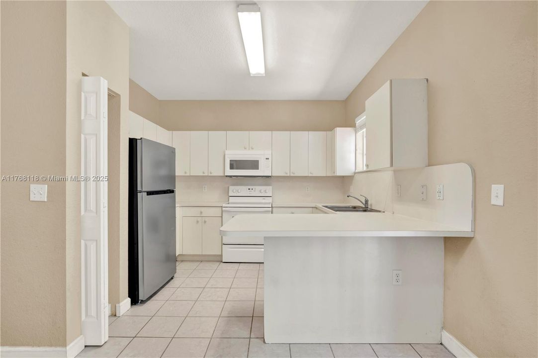 Recently Sold: $225,000 (2 beds, 2 baths, 1048 Square Feet)