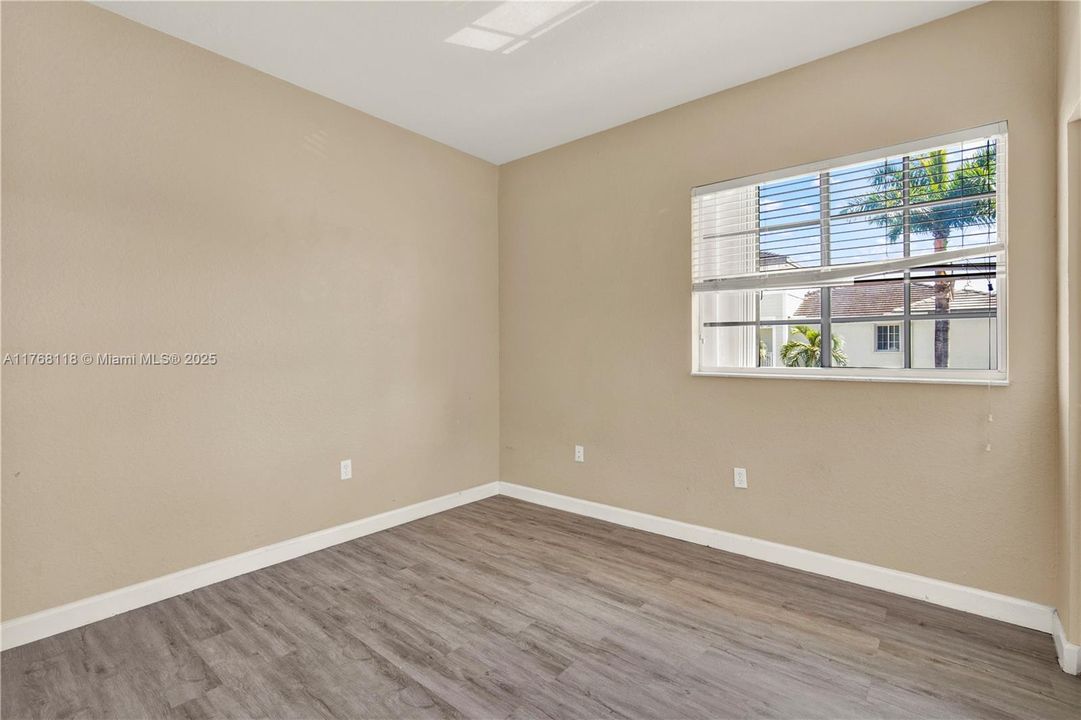 Recently Sold: $225,000 (2 beds, 2 baths, 1048 Square Feet)