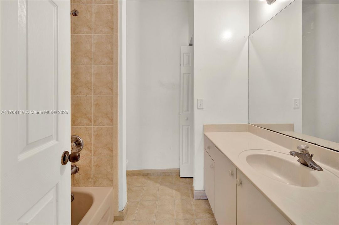 Recently Sold: $225,000 (2 beds, 2 baths, 1048 Square Feet)