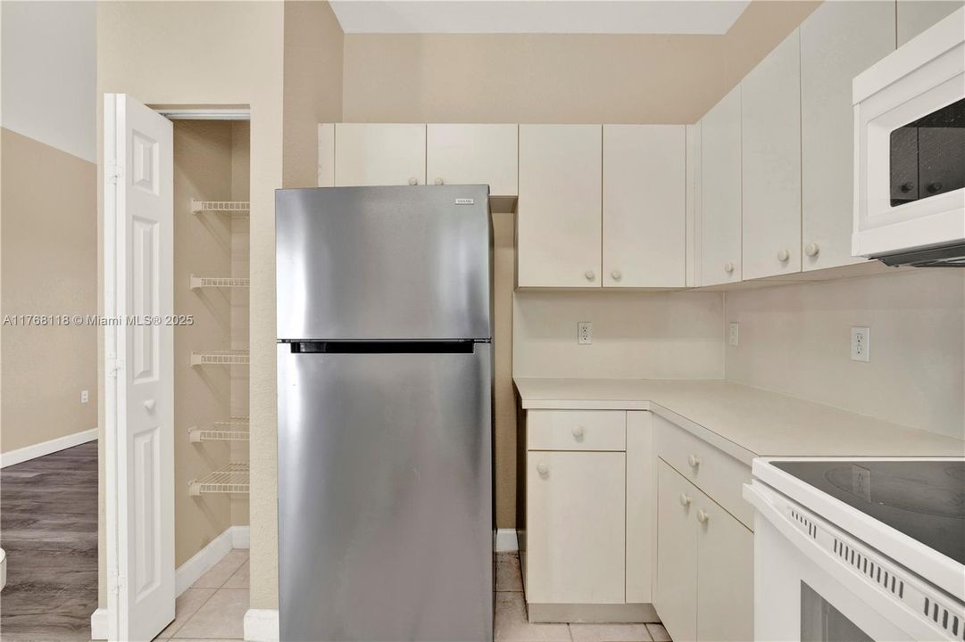 Recently Sold: $225,000 (2 beds, 2 baths, 1048 Square Feet)