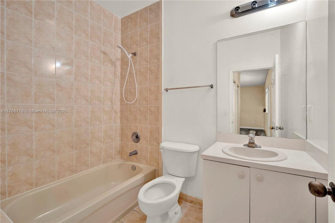 Recently Sold: $225,000 (2 beds, 2 baths, 1048 Square Feet)