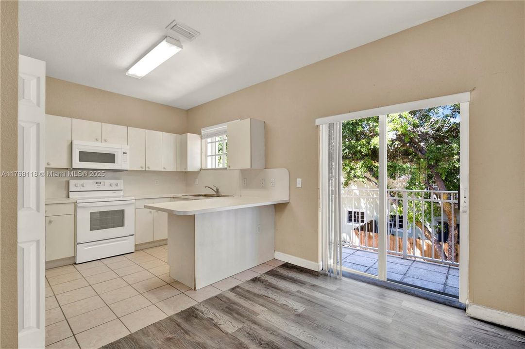 Recently Sold: $225,000 (2 beds, 2 baths, 1048 Square Feet)