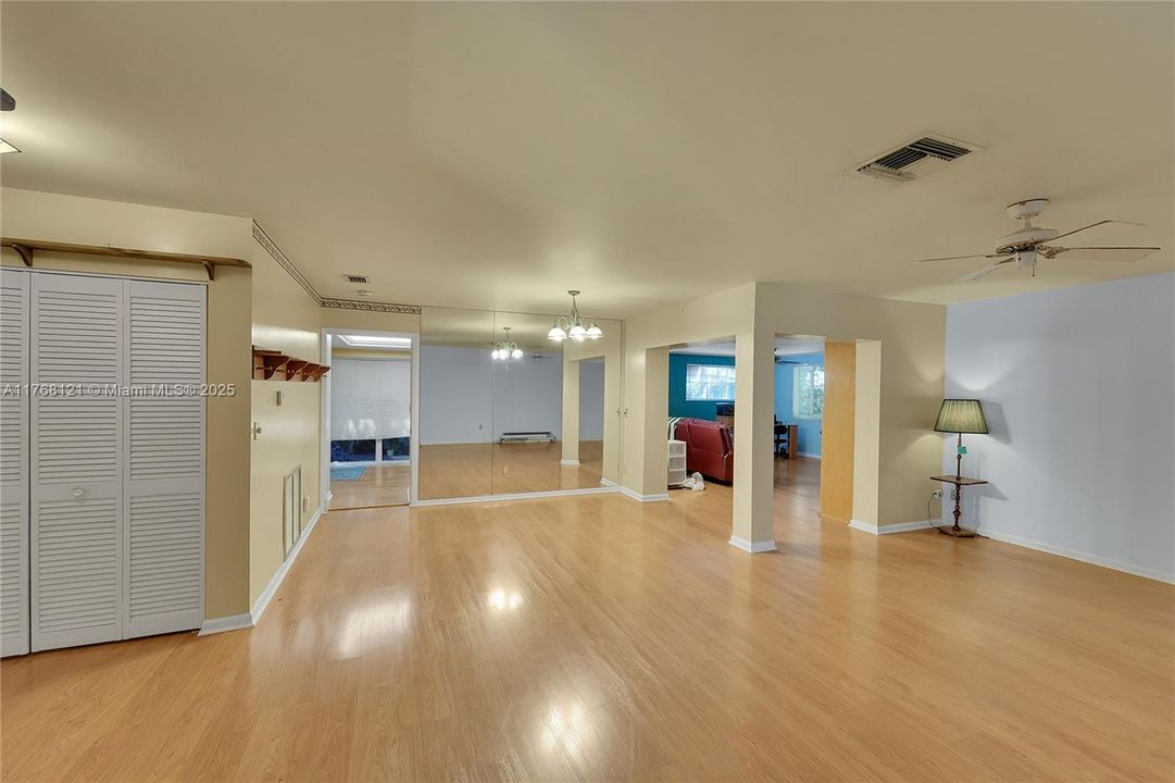 Recently Sold: $625,000 (3 beds, 2 baths, 1791 Square Feet)