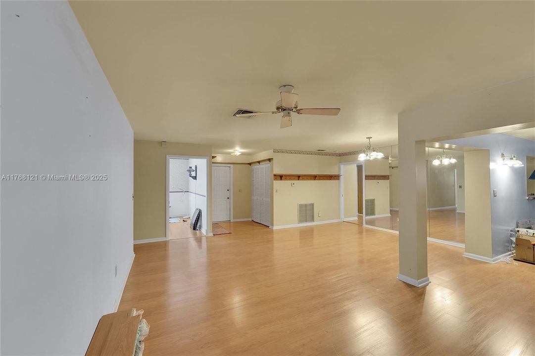 Recently Sold: $625,000 (3 beds, 2 baths, 1791 Square Feet)