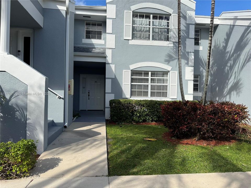 Vendido Recientemente: $174,000 (2 camas, 2 baños, 930 Pies cuadrados)