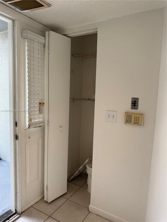 Vendido Recientemente: $174,000 (2 camas, 2 baños, 930 Pies cuadrados)