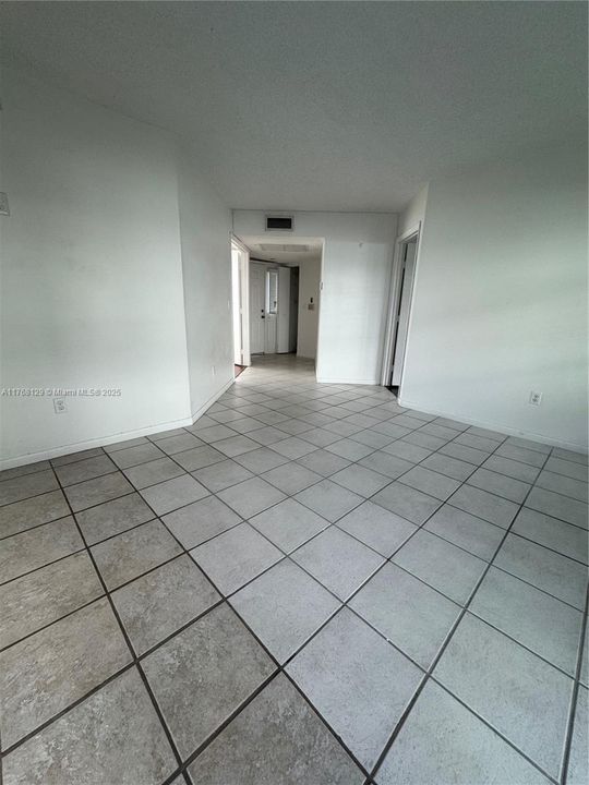 Vendido Recientemente: $174,000 (2 camas, 2 baños, 930 Pies cuadrados)