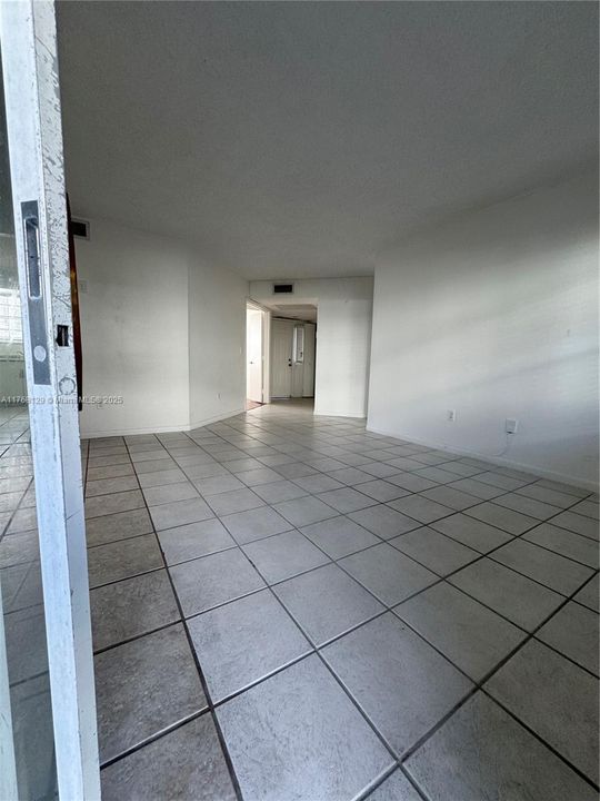Vendido Recientemente: $174,000 (2 camas, 2 baños, 930 Pies cuadrados)