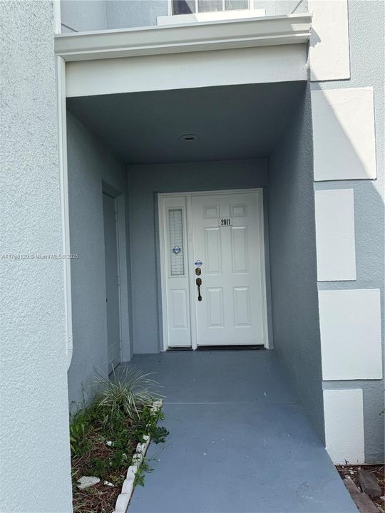 Vendido Recientemente: $174,000 (2 camas, 2 baños, 930 Pies cuadrados)