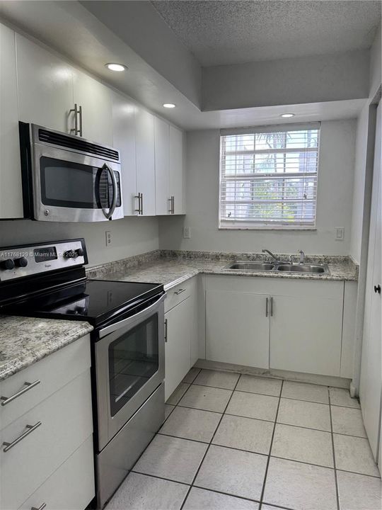 Vendido Recientemente: $174,000 (2 camas, 2 baños, 930 Pies cuadrados)