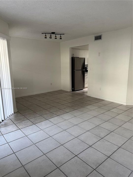 Vendido Recientemente: $174,000 (2 camas, 2 baños, 930 Pies cuadrados)