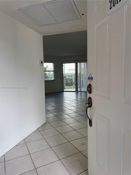 Vendido Recientemente: $174,000 (2 camas, 2 baños, 930 Pies cuadrados)