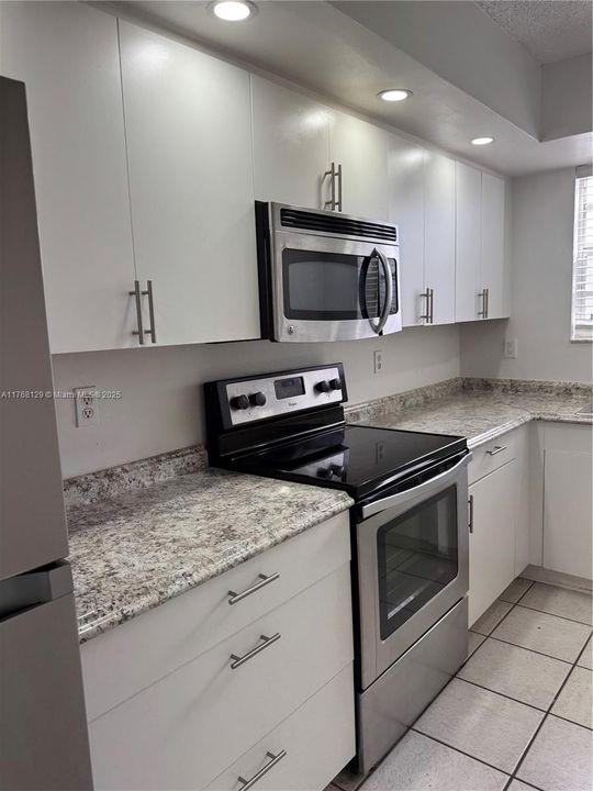 Vendido Recientemente: $174,000 (2 camas, 2 baños, 930 Pies cuadrados)