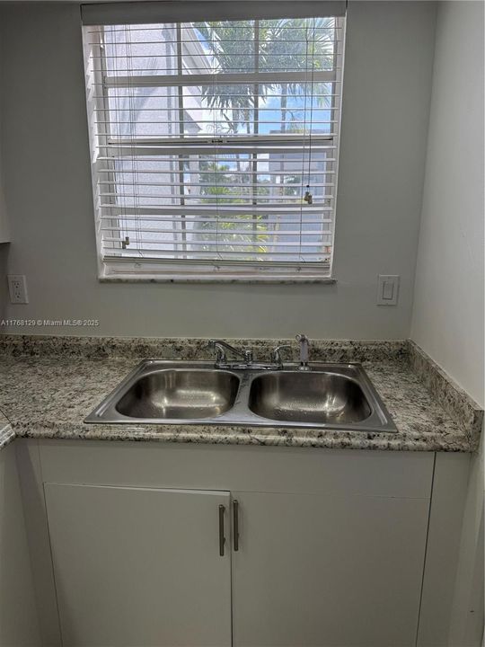 Vendido Recientemente: $174,000 (2 camas, 2 baños, 930 Pies cuadrados)