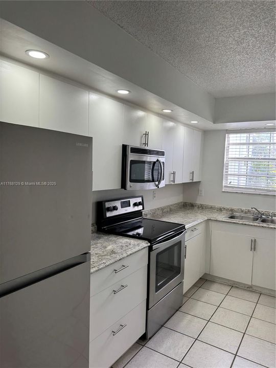 Vendido Recientemente: $174,000 (2 camas, 2 baños, 930 Pies cuadrados)