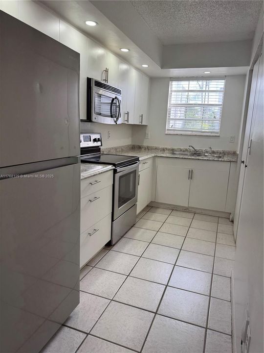 Vendido Recientemente: $174,000 (2 camas, 2 baños, 930 Pies cuadrados)