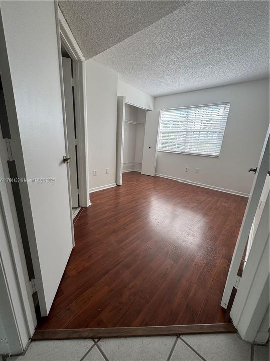 Vendido Recientemente: $174,000 (2 camas, 2 baños, 930 Pies cuadrados)