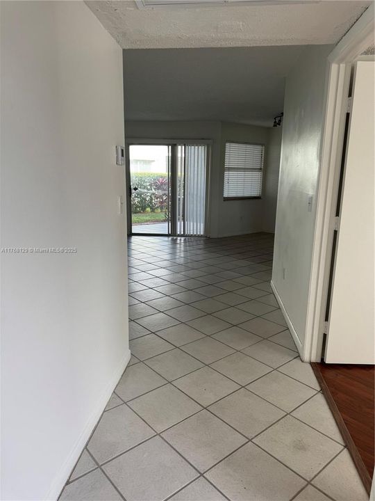 Vendido Recientemente: $174,000 (2 camas, 2 baños, 930 Pies cuadrados)