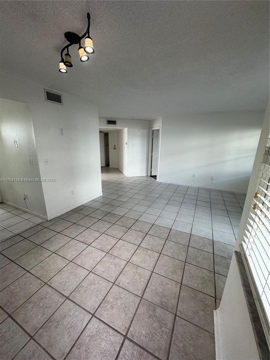 Vendido Recientemente: $174,000 (2 camas, 2 baños, 930 Pies cuadrados)