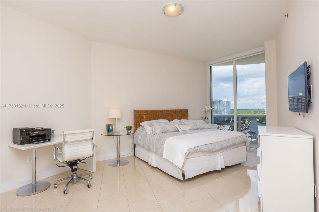 For Sale: $1,150,000 (2 beds, 2 baths, 1463 Square Feet)