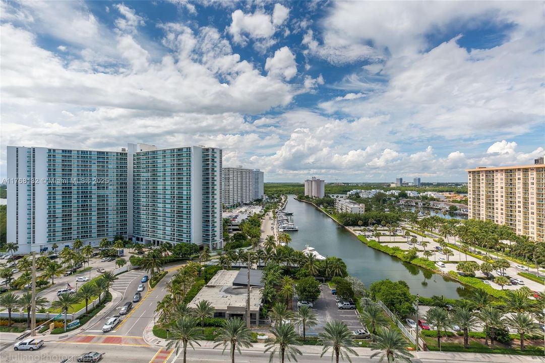 For Sale: $1,150,000 (2 beds, 2 baths, 1463 Square Feet)