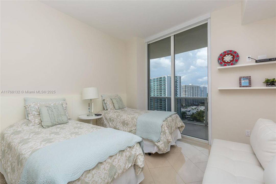 For Sale: $1,150,000 (2 beds, 2 baths, 1463 Square Feet)