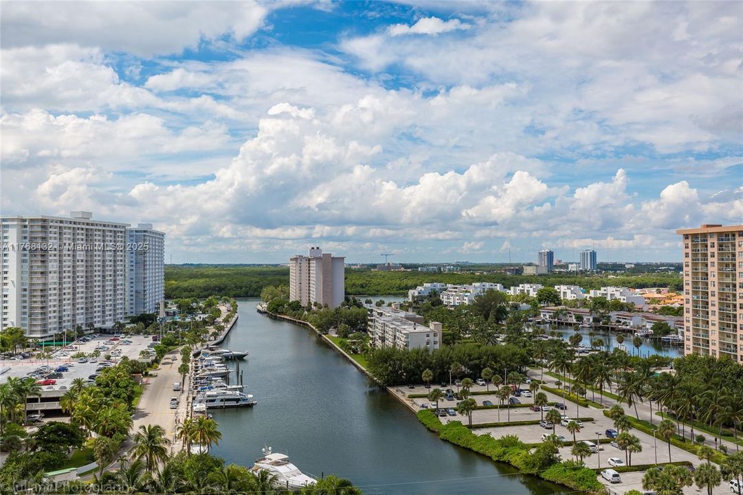 For Sale: $1,150,000 (2 beds, 2 baths, 1463 Square Feet)