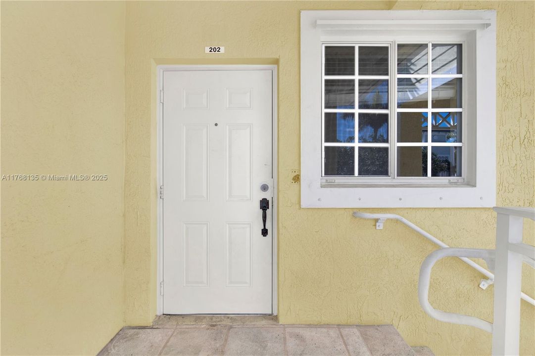 Recently Sold: $225,000 (2 beds, 2 baths, 1048 Square Feet)