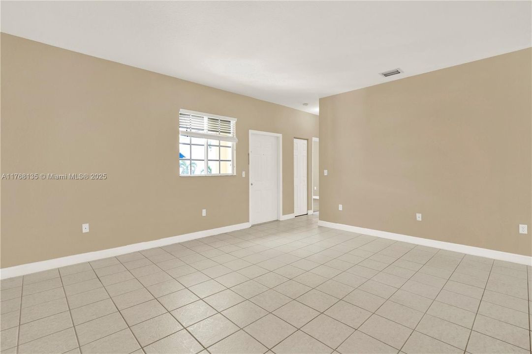 Recently Sold: $225,000 (2 beds, 2 baths, 1048 Square Feet)