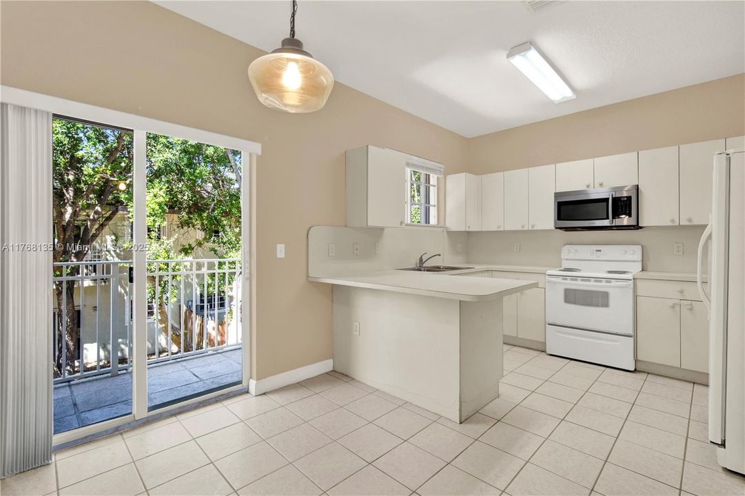 Recently Sold: $225,000 (2 beds, 2 baths, 1048 Square Feet)