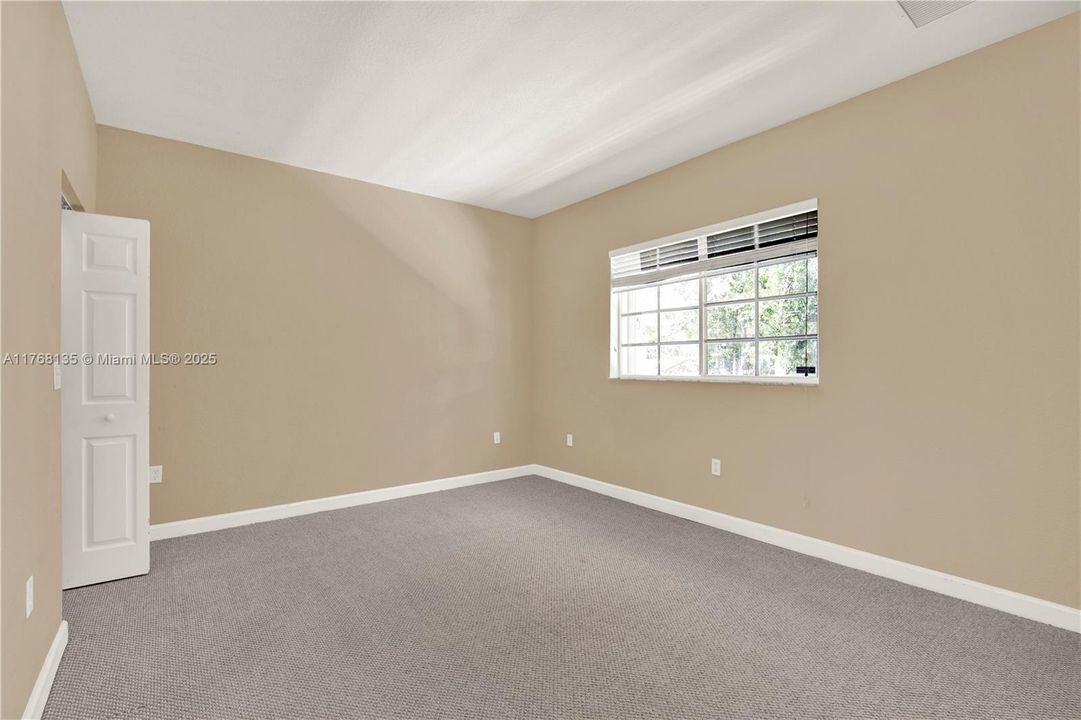 Recently Sold: $225,000 (2 beds, 2 baths, 1048 Square Feet)