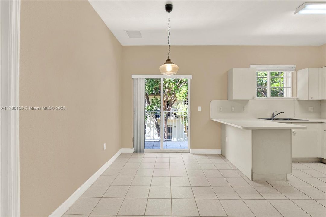 Recently Sold: $225,000 (2 beds, 2 baths, 1048 Square Feet)